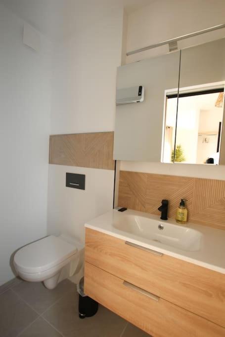 Cosy Coye, Appart Neuf, Parfaitement Situe 6Min Cv-8Min Gare Arles Exterior photo